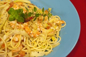 spaghetti con hinojo y camarones baja