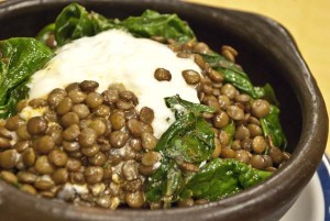 lentejas salteadas con espinacas y yogur ok baja